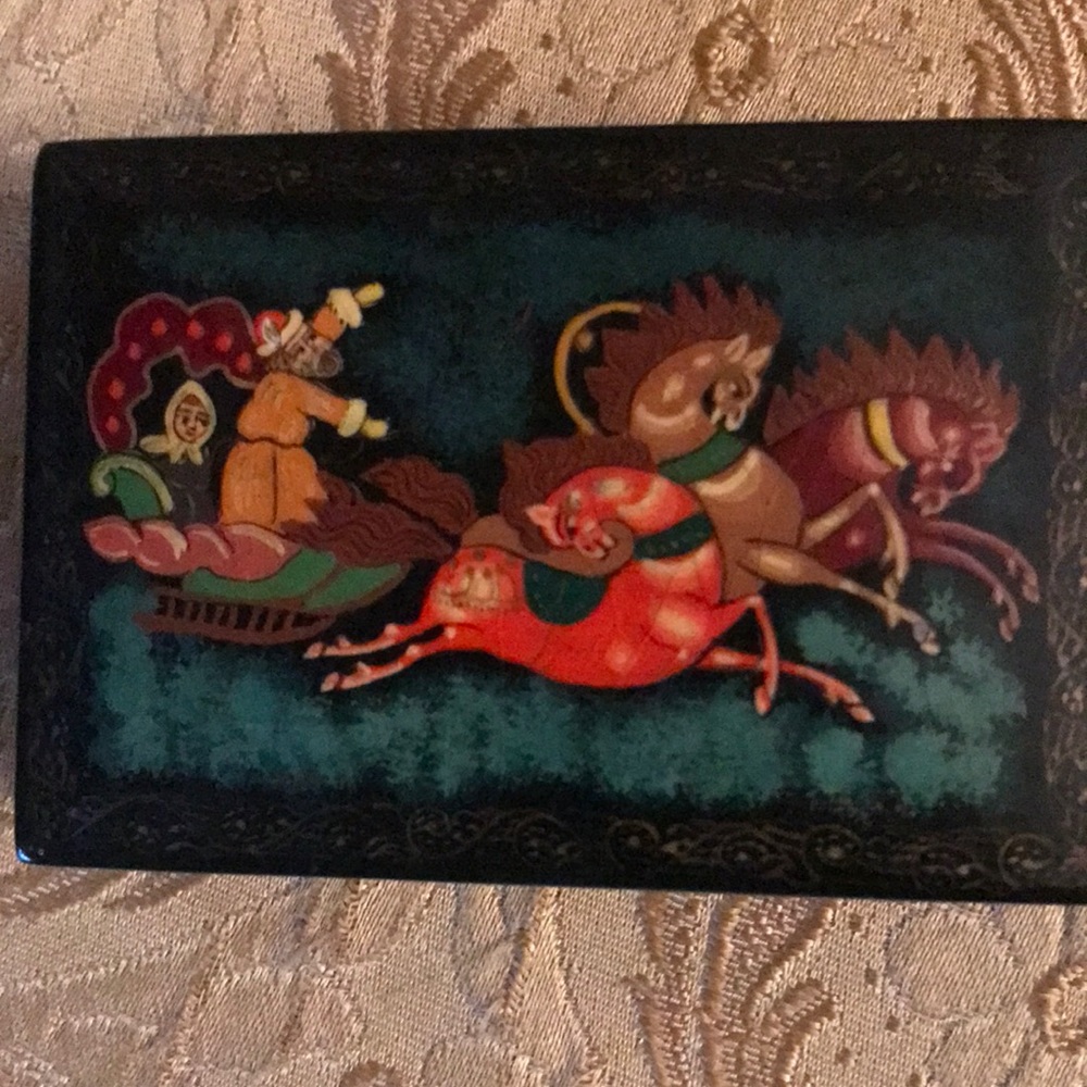 Vintage Russian Lacquer Box - Picture 9 of 9